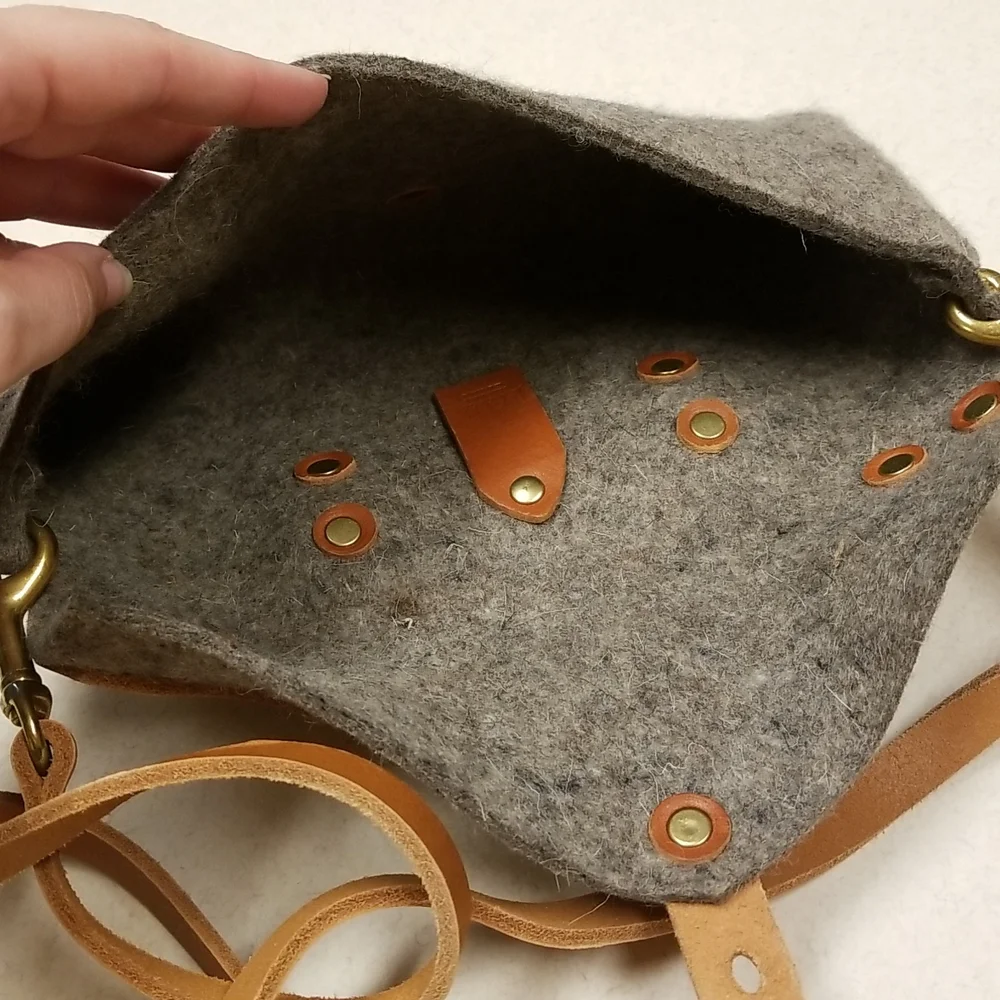 Small Felt purse - Picture 5 of 5